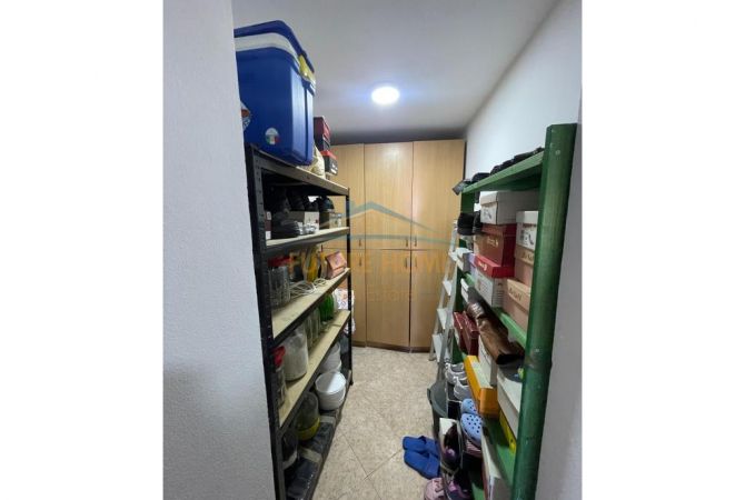 Shtepi ne shitje Apartament ne Tirane, 3+1, Mobilimi E mobiluar, Pagesa 150,000  Euro.