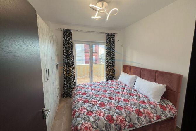 Shtepi ne shitje Apartament ne Tirane, 2+1, Mobilimi E mobiluar, Pagesa 199,155  Euro.