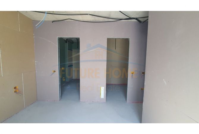 Shtepi ne shitje Apartament ne Tirane, 3+1, Mobilimi Bosh, pa mobiluar, Pagesa 390,000  Euro.