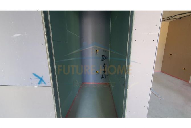 Shtepi ne shitje Apartament ne Tirane, 3+1, Mobilimi Bosh, pa mobiluar, Pagesa 390,000  Euro.