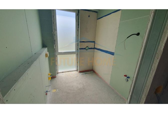 Shtepi ne shitje Apartament ne Tirane, 3+1, Mobilimi Bosh, pa mobiluar, Pagesa 390,000  Euro.