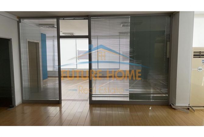 Qira, Ambient Biznesi, Rruga Muhamet Gjollesha