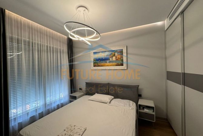 Shtepi ne shitje Papafingo(kati i catise) ne Tirane, 2+1, Mobilimi E mobiluar, Pagesa 530,000  Euro.