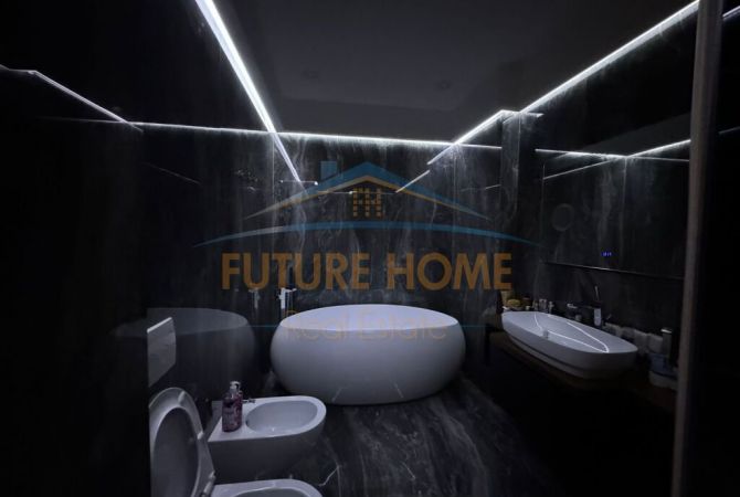 Shtepi ne shitje Papafingo(kati i catise) ne Tirane, 2+1, Mobilimi E mobiluar, Pagesa 530,000  Euro.