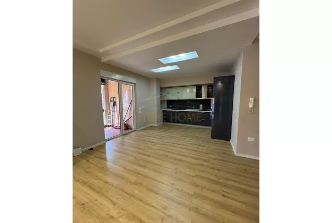 Shtepi ne shitje Apartament ne Tirane, 2+1, Mobilimi Bosh, pa mobiluar, Pagesa 215,000  Euro.