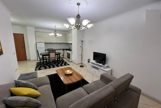 Shtepi me qera 2+1 ne Tirane - 620 Euro