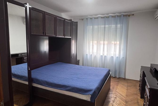 Shtepi me qera Apartament ne Tirane, 5+1, Mobilimi E mobiluar, Pagesa 980  Euro.