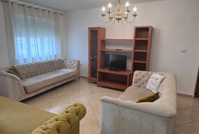 Shtepi me qera 5+1 ne Tirane - 980 Euro