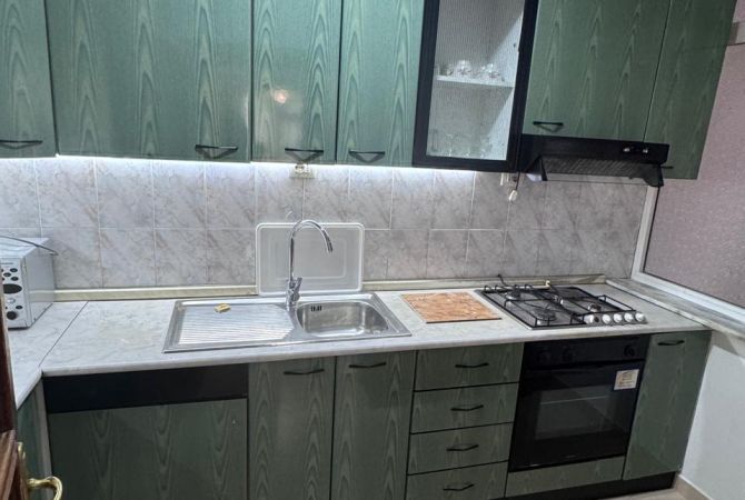 Shtepi me qera Apartament ne Tirane, 5+1, Mobilimi E mobiluar, Pagesa 980  Euro.