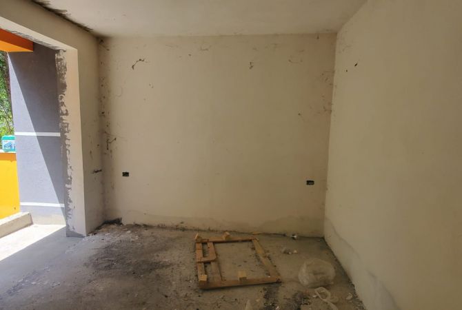 Shtepi ne shitje Apartament ne Tirane, 2+1, Mobilimi Bosh, pa mobiluar, Pagesa 93,000  Euro.