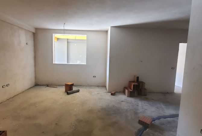 Shtepi ne shitje Apartament ne Tirane, 1+1, Mobilimi Bosh, pa mobiluar, Pagesa 96,000  Euro.