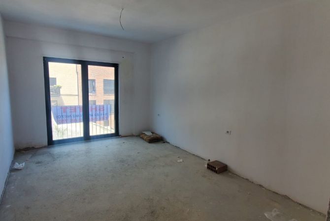 Shtepi ne shitje Apartament ne Tirane, 1+1, Mobilimi Bosh, pa mobiluar, Pagesa 137,000  Euro.