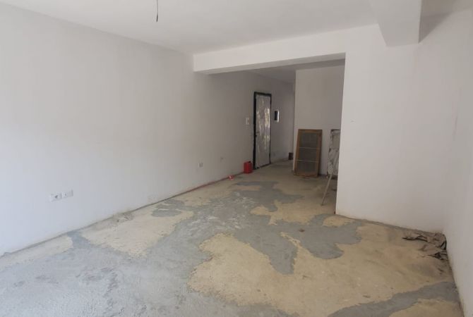Shtepi ne shitje Apartament ne Tirane, 1+1, Mobilimi Bosh, pa mobiluar, Pagesa 137,000  Euro.