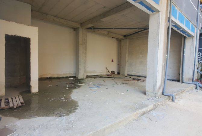 Ambiente Commerciale in Vendita 1+1 a Tirana - 160,000 Euro