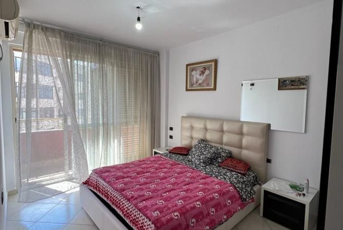 Shtepi me qera Apartament ne Tirane, 3+1, Mobilimi E mobiluar, Pagesa 500  Euro.
