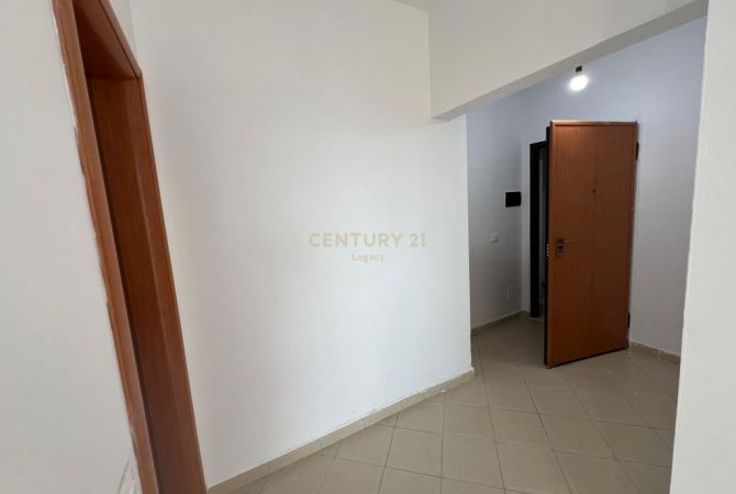 Shtepi ne shitje Apartament ne Tirane, 1+1, Mobilimi Pjeserisht e mobiluar, Pagesa 84,000  Euro.