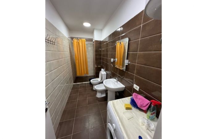 Shtepi me qera Apartament ne Tirane, 2+1, Mobilimi E mobiluar, Pagesa 700  Euro.