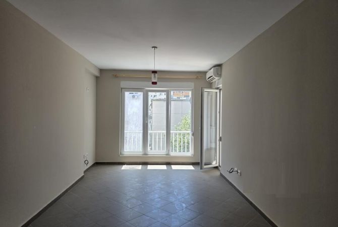 Shtepi ne shitje Apartament ne Tirane, 1+1, Mobilimi Bosh, pa mobiluar, Pagesa 155,000  Euro.