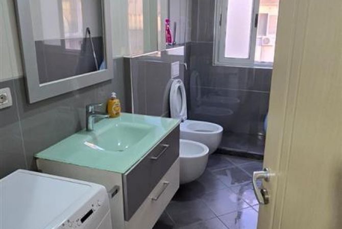 Shtepi me qera Apartament ne Tirane, 1+1, Mobilimi E mobiluar, Pagesa 600  Euro.