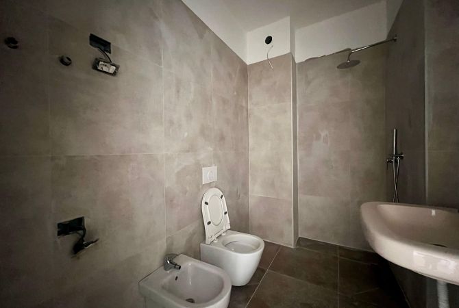 Shtepi ne shitje Apartament ne Tirane, 2+1, Mobilimi Bosh, pa mobiluar, Pagesa 161,500  Euro.