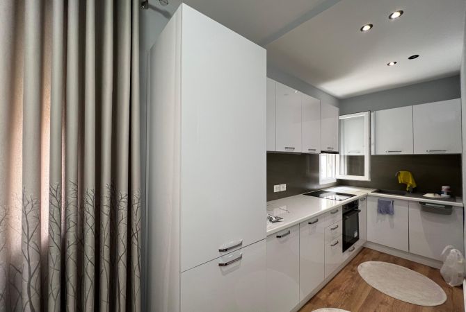 Shtepi me qera Apartament ne Tirane, 2+1, Mobilimi E mobiluar, Pagesa 700  Euro.