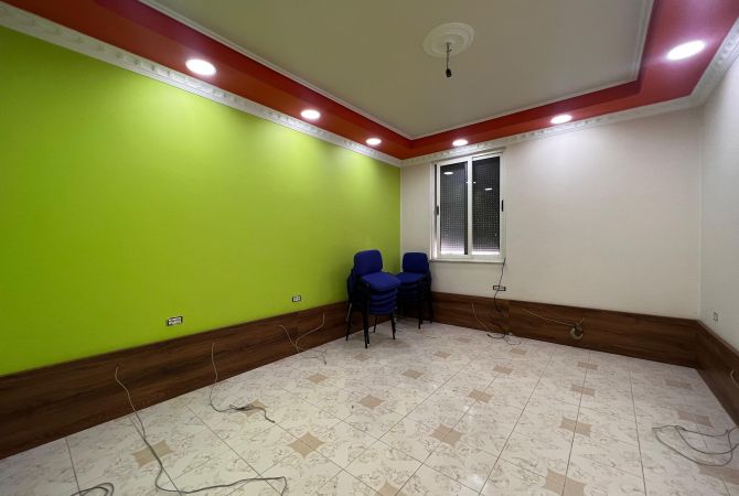 Shtepi me qera Apartament ne Tirane, 3+1, Mobilimi E mobiluar, Pagesa 700  Euro.
