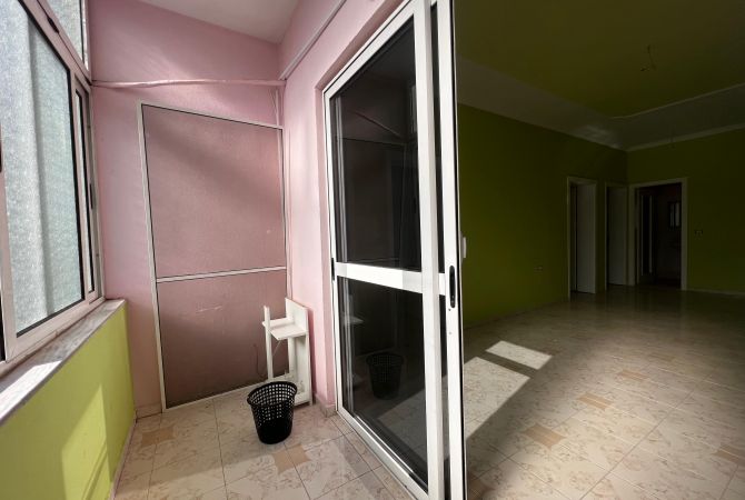 Shtepi me qera Apartament ne Tirane, 3+1, Mobilimi E mobiluar, Pagesa 700  Euro.