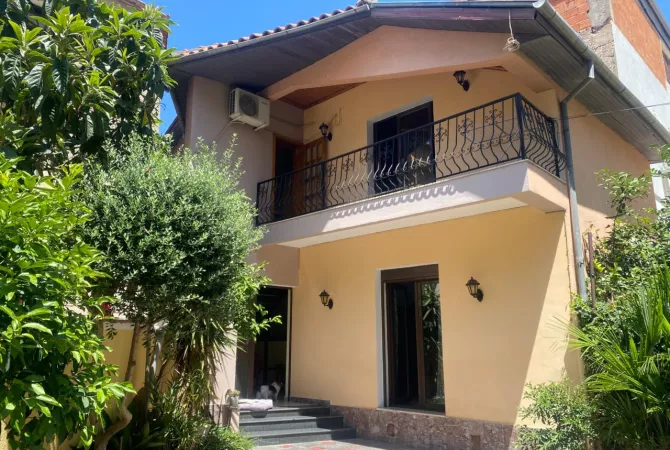 Shtepi me qera 2+1 ne Tirane - 550 Euro