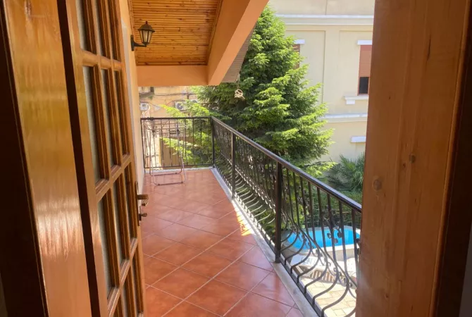 Shtepi me qera 2+1 ne Tirane - 550 Euro
