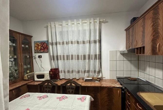 Shtepi me qera 3+1 ne Tirane - 40,000 Leke
