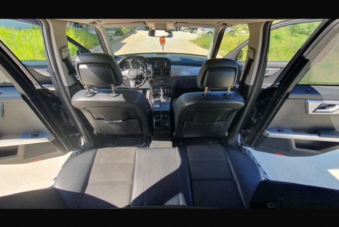 Makina ne shitje  ne Tirane - 10,200 Euro