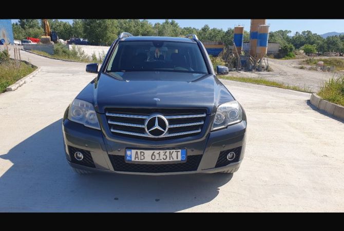 Makina ne shitje ne Tirane, Mercedes-Benz, 2011 Diesel,Kambio Automatik Pagesa 9,700  Euro.