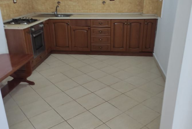 Shtepi ne shitje Apartament ne Tirane, 2+1, Mobilimi Bosh, pa mobiluar, Pagesa 95,000  Euro.