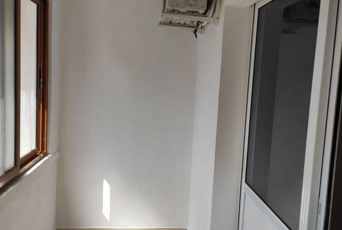 Shtepi ne shitje Apartament ne Tirane, 2+1, Mobilimi Bosh, pa mobiluar, Pagesa 95,000  Euro.