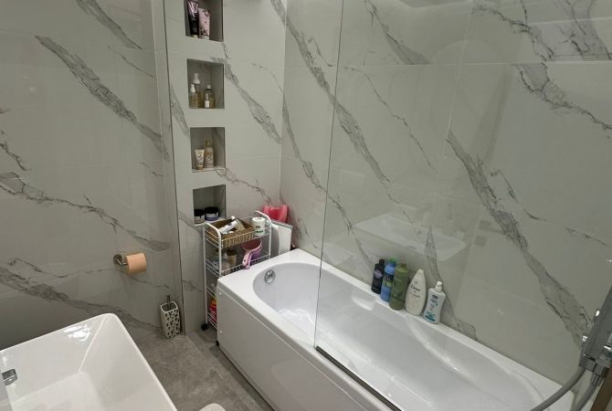 Shtepi ne shitje Apartament ne Tirane, 2+1, Mobilimi E mobiluar, Pagesa 179,000  Euro.