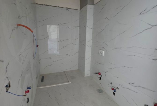 Shtepi ne shitje Apartament ne Tirane, 1+1, Mobilimi Bosh, pa mobiluar, Pagesa 63,000  Euro.