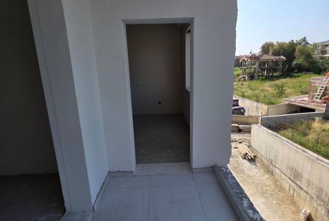 Shtepi ne shitje Apartament ne Tirane, 1+1, Mobilimi Bosh, pa mobiluar, Pagesa 63,000  Euro.