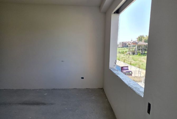 Shtepi ne shitje Apartament ne Tirane, 1+1, Mobilimi Bosh, pa mobiluar, Pagesa 63,000  Euro.