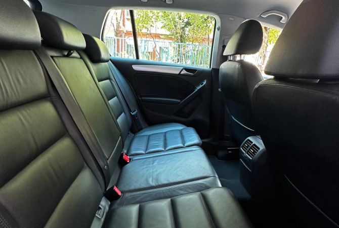 Makina ne shitje ne Tirane, Volkswagen, 2010 Benzine,Kambio Automatik Pagesa 5,000  Euro.