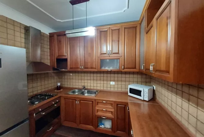 Shtepi me qera Apartament ne Tirane, 1+1, Mobilimi E mobiluar, Pagesa 550  Euro.