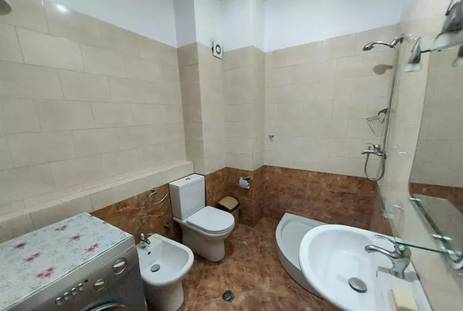 Shtepi me qera Apartament ne Tirane, 1+1, Mobilimi E mobiluar, Pagesa 550  Euro.