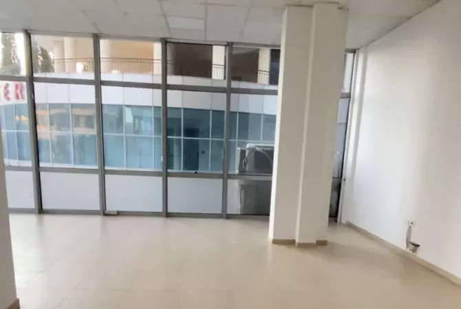 Ambient biznesi me qera 3+1 ne Fier - 80,000 Leke