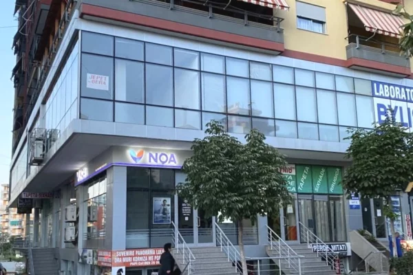 Ambiente Commerciale in Affitto 3+1 a Fier - 80,000 Leke