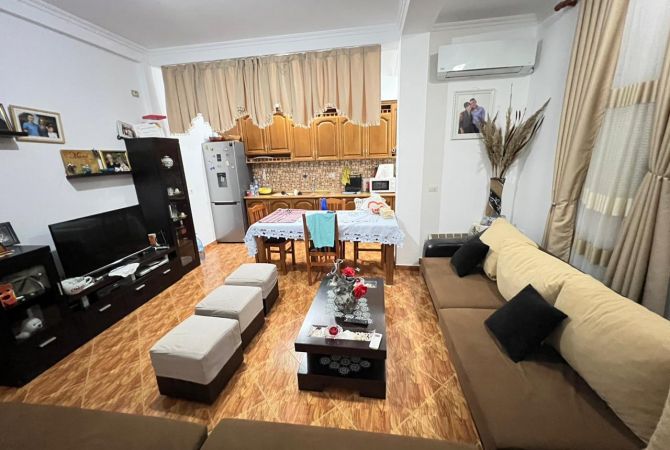 Shtepi me qera 6+1 ne Tirane - 1,600 Euro