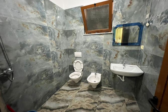 Shtepi me qera Shtepi Private ne Tirane, 6+1, Mobilimi E mobiluar, Pagesa 1,600  Euro.