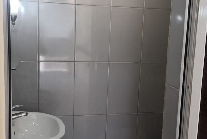 Ambiente Commerciale in Affitto 1+1 a Tirana - 45,000 Leke