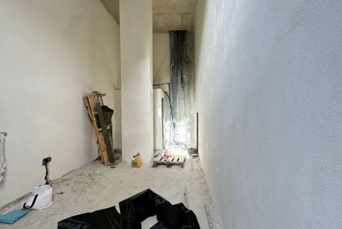 Ambiente Commerciale in Vendita 3+1 a Tirana - 360,000 Euro