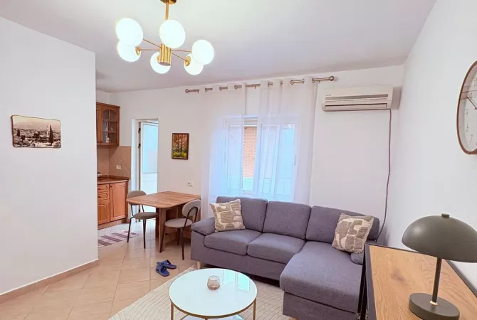 Shtepi me qera 1+1 ne Tirane - 50,000 Leke