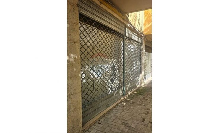 Ambiente Commerciale in Affitto 1+1 a Tirana - 200 Euro