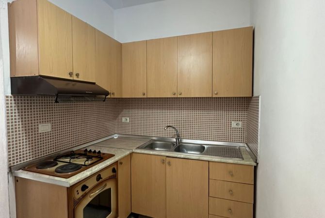 Shtepi me qera 1+1 ne Tirane - 300 Euro
